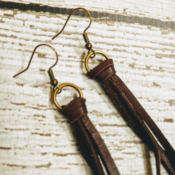 Artisan Brown Leather fringed earrings - Picture 3 of 3